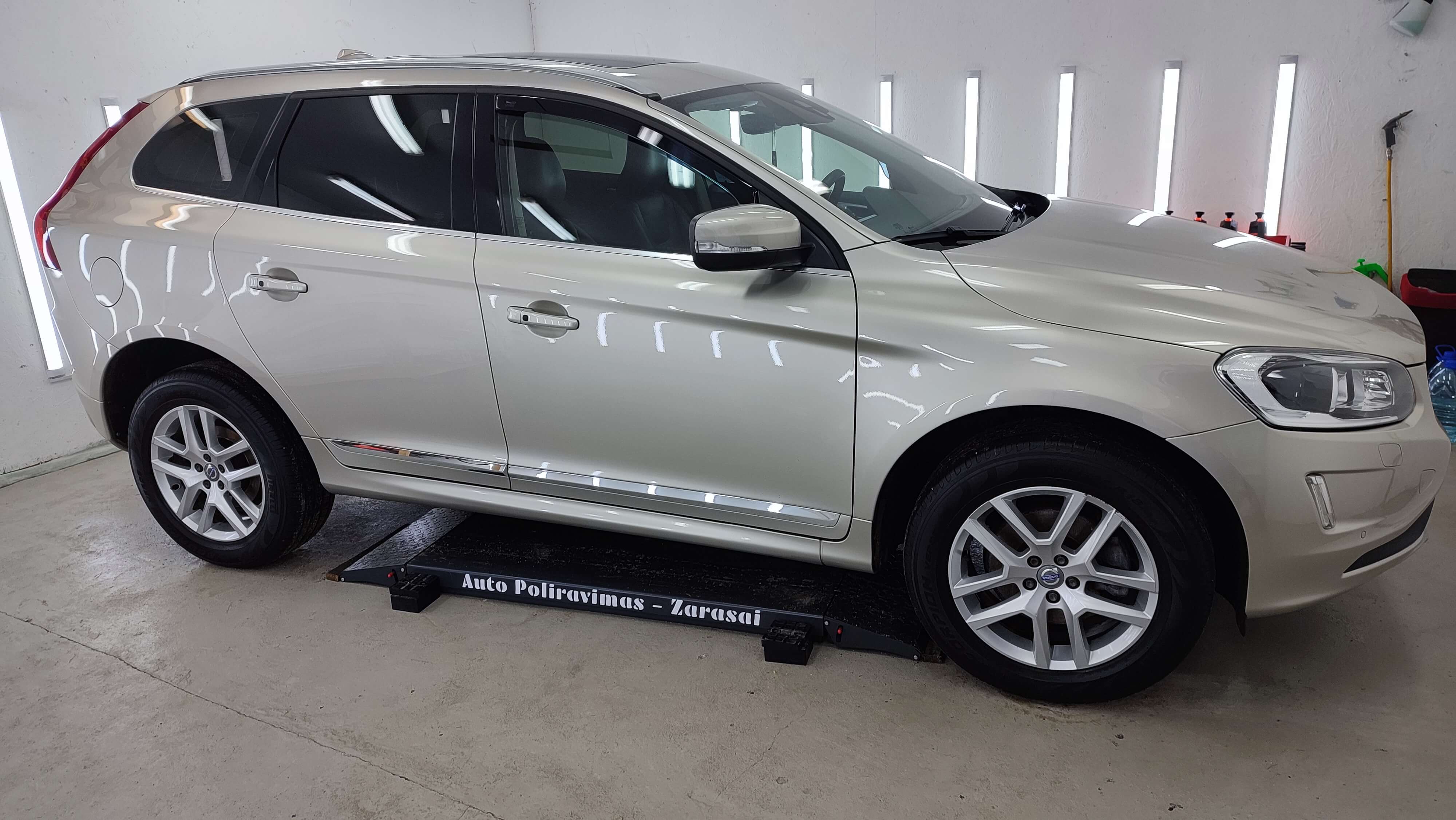 Poliruotas automobilis