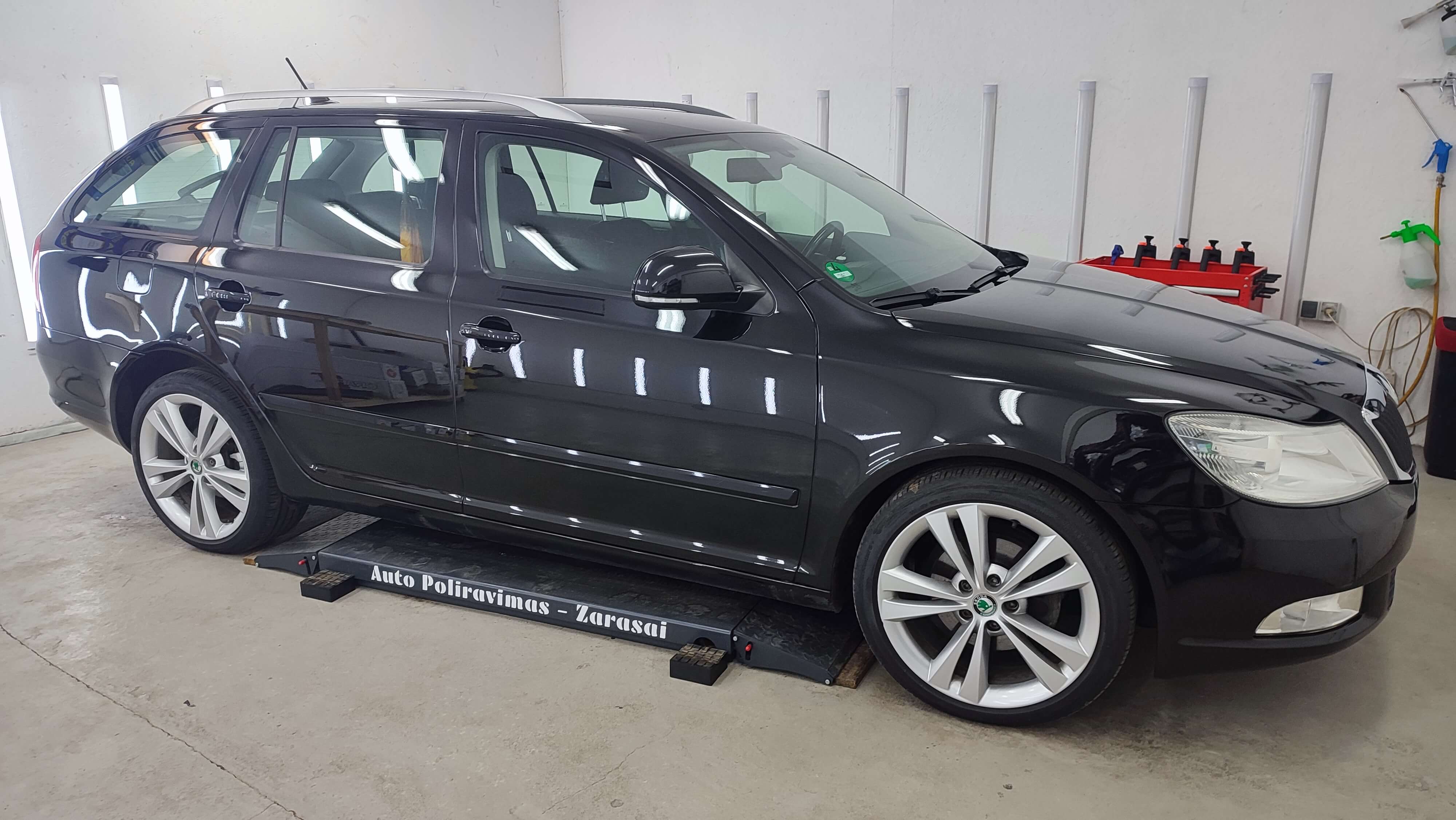 Poliruotas automobilis