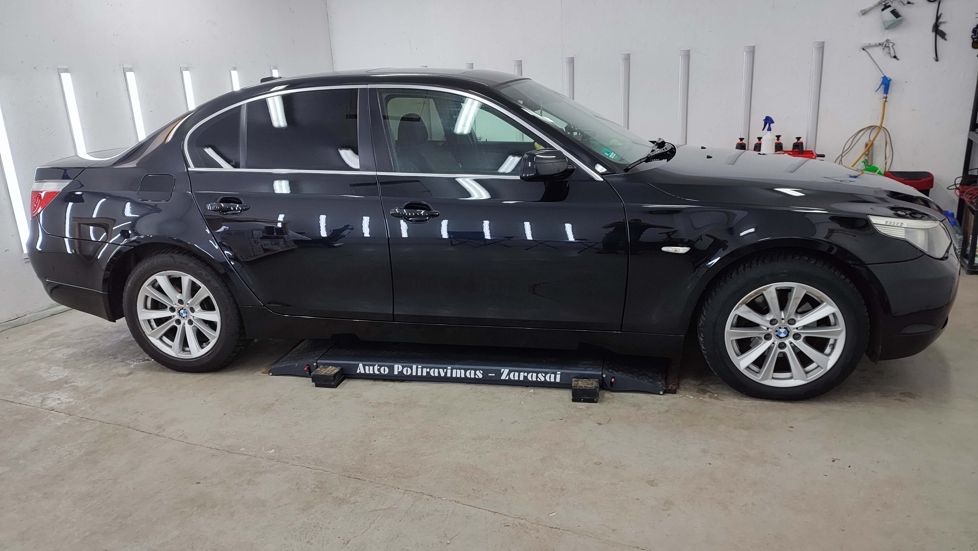 Poliruotas automobilis