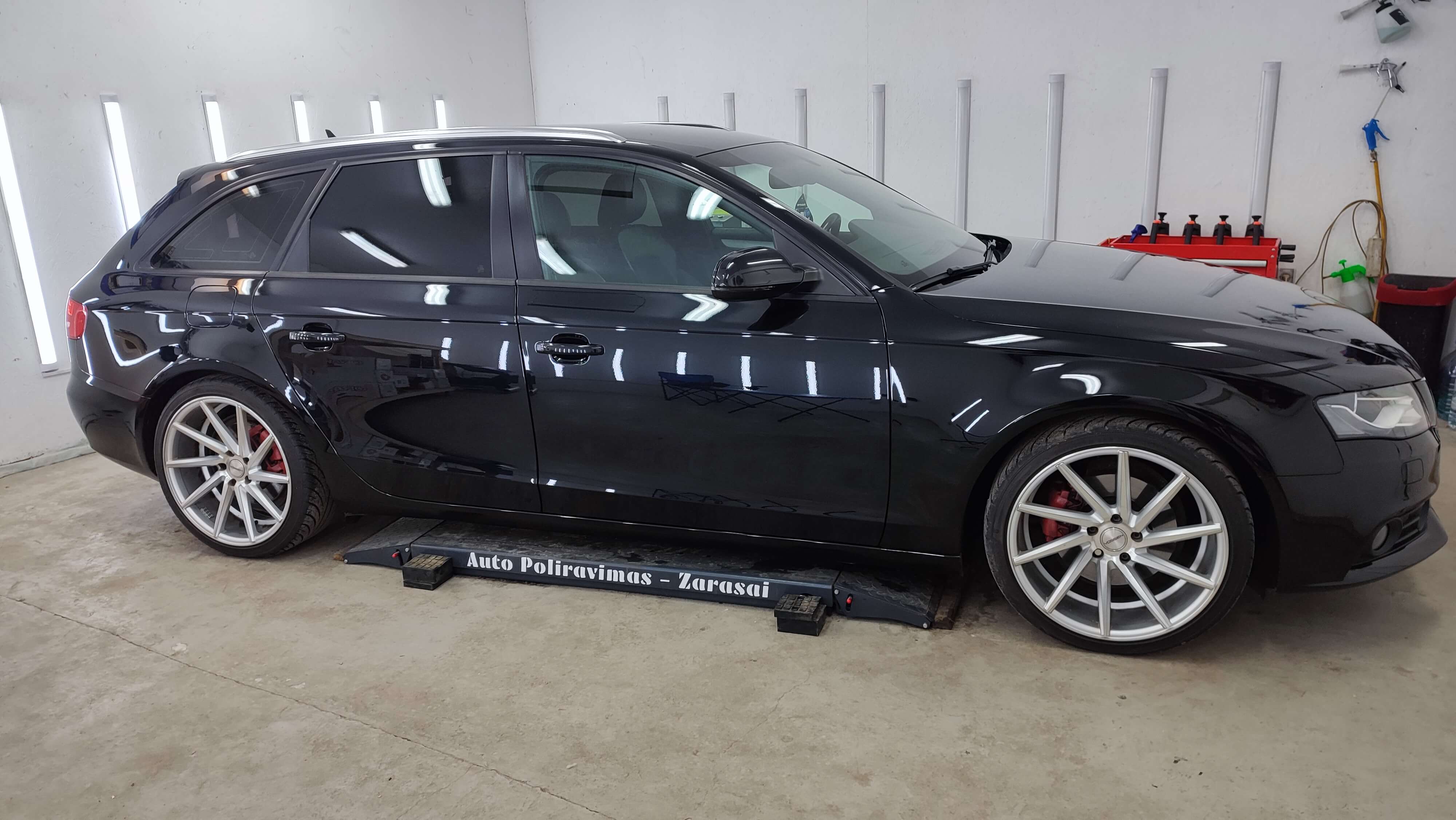 Poliruotas automobilis