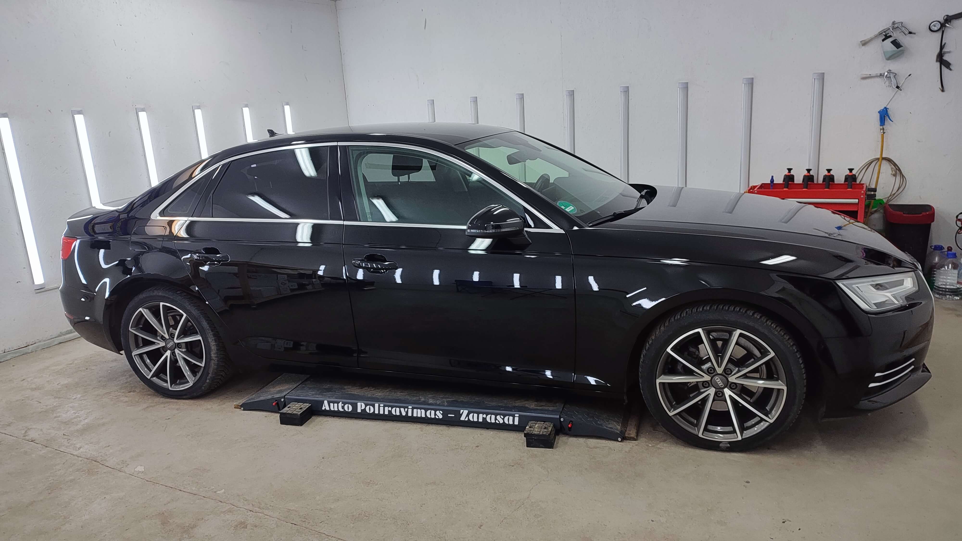 Poliruotas automobilis