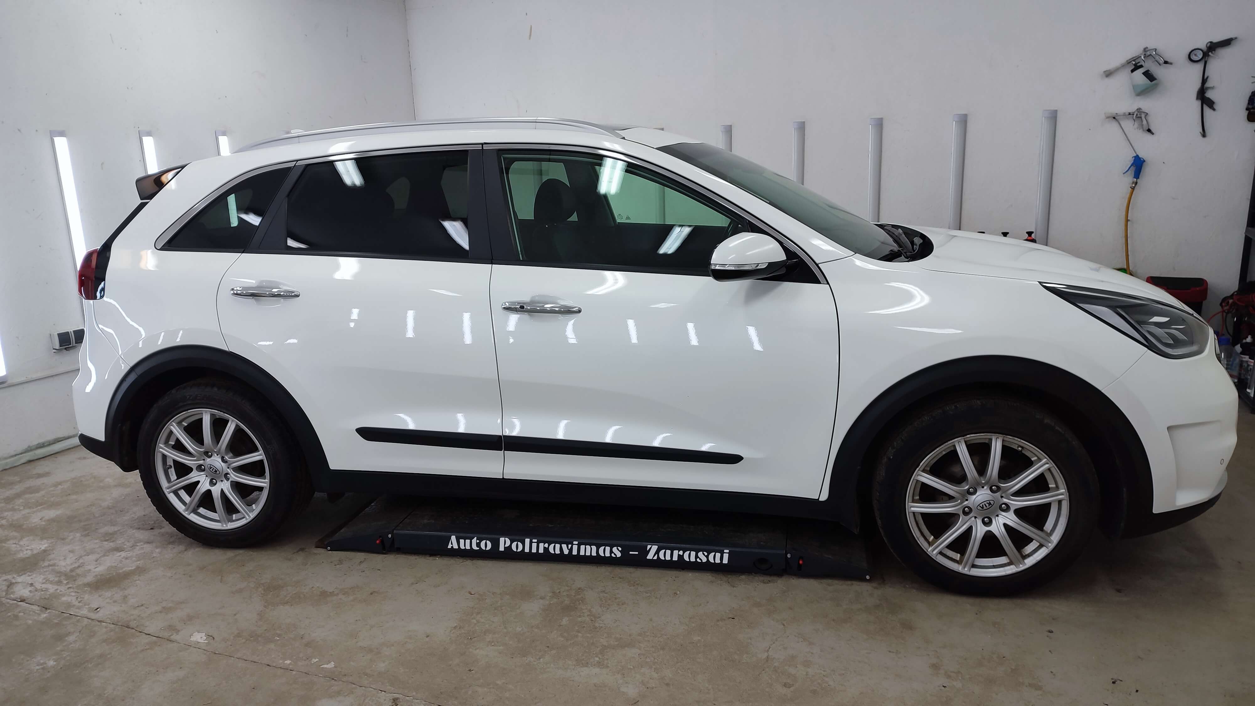 Poliruotas automobilis