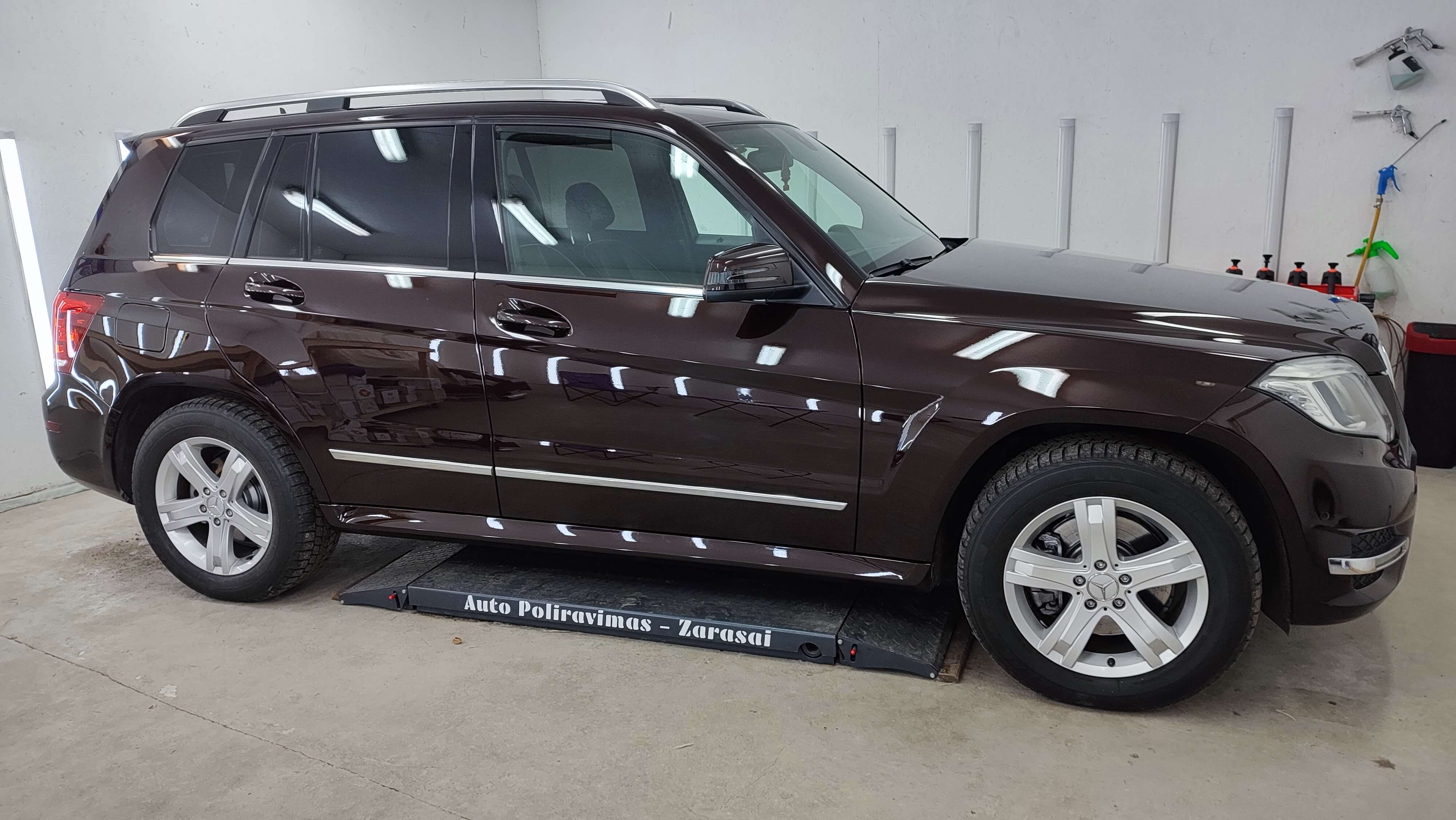 Poliruotas automobilis